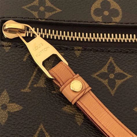 are louis vuitton zippers ykk.